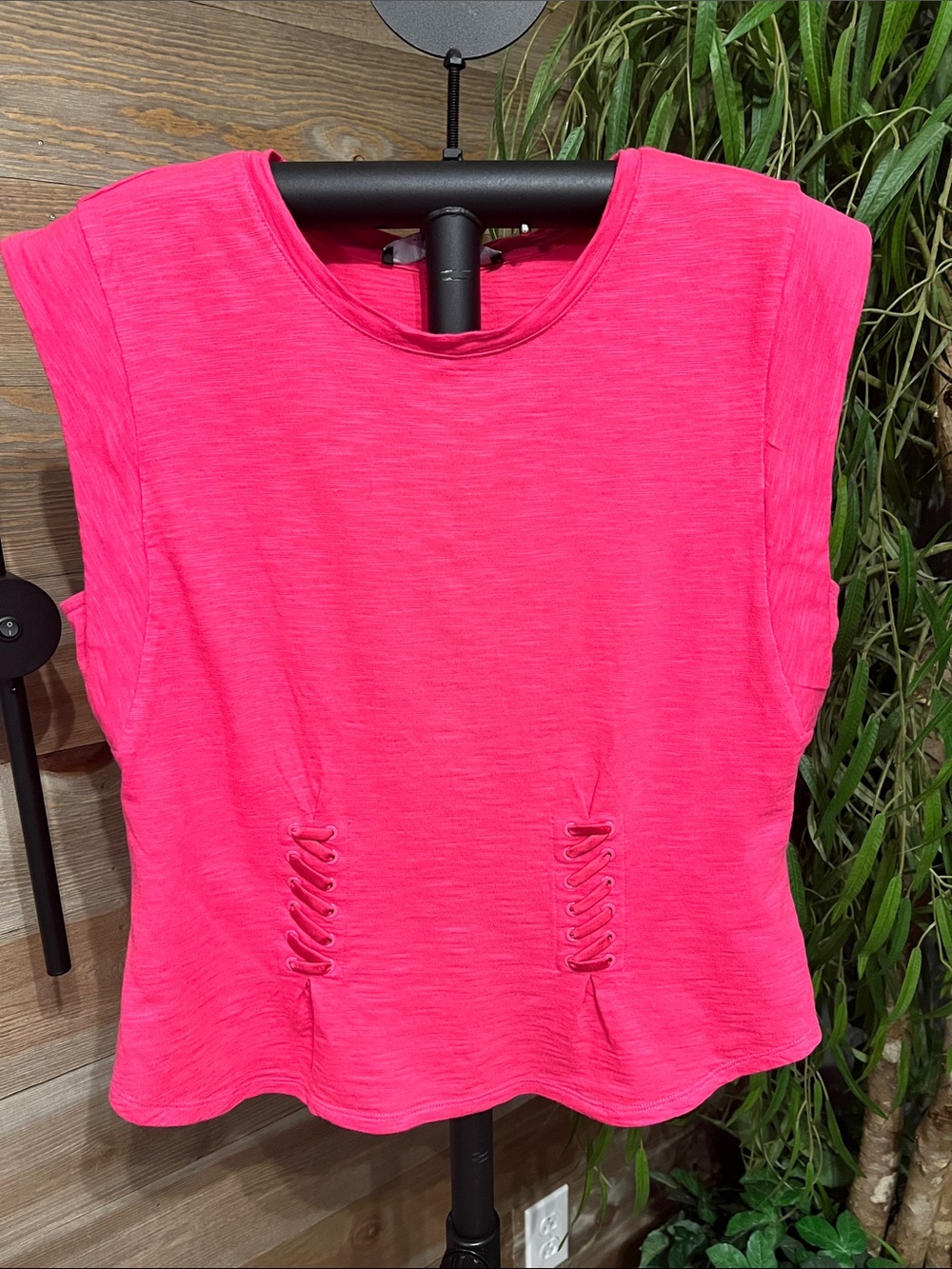 White House Black Market hot pink corset style knit tank top. L